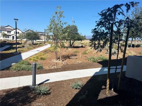 Tiny photo for 283 Lynx, Irvine, CA 92618 (MLS # OC25238079)