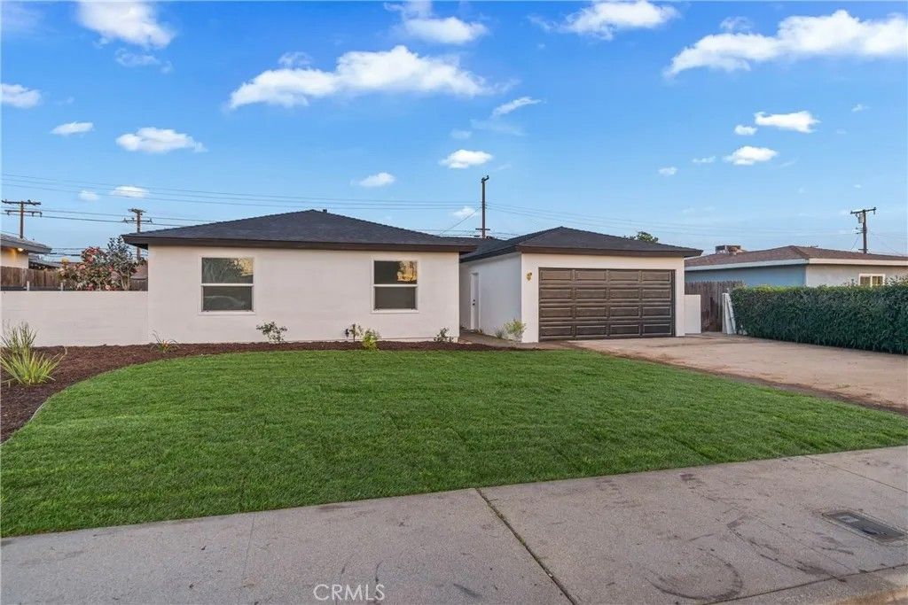 Photo of 12629 Thomas Pl, Chino, CA 91710 (MLS # TR26021969)