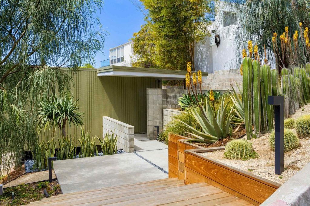 Photo of 5622 Linda Rosa Ave, La Jolla, CA 92037 (MLS # 260002765)