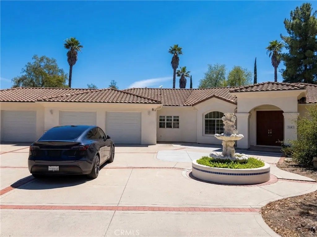 Photo of 39850 Kapalua Way, Temecula, CA 92592 (MLS # AR26075114)