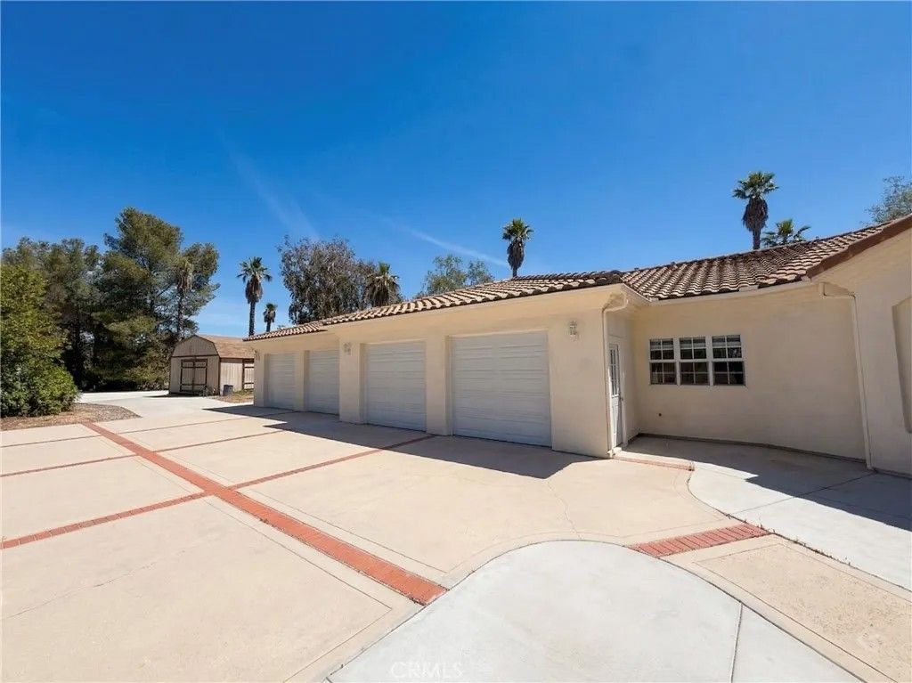 Photo of 39850 Kapalua Way, Temecula, CA 92592 (MLS # AR26075114)