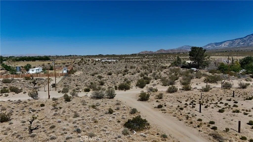 Photo of 754 Ivanhoe, Lucerne Valley, CA 92356 (MLS # HD25276335)