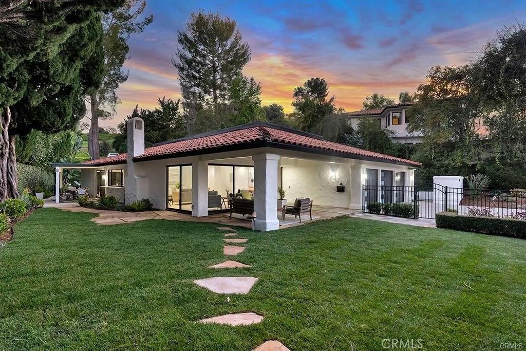 Photo of 23124 Park Contessa, Calabasas, CA 91302 (MLS # SR26060733)