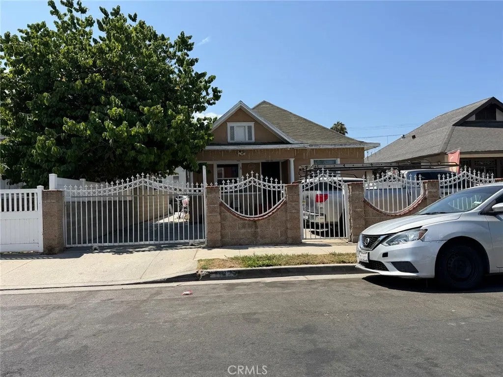 Photo of 1182 Rolland Curtis Place, Los Angeles, CA 90037 (MLS # WS26173297)