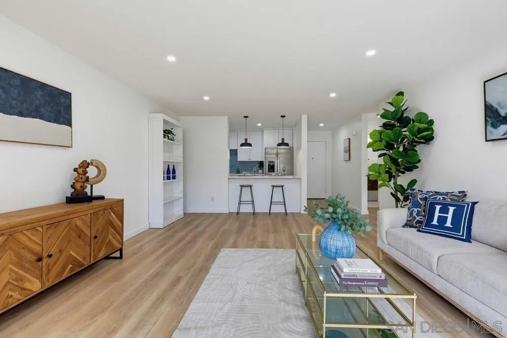 4444 W Point Loma 98