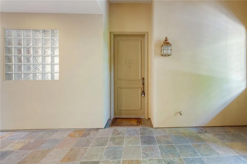 2125 S Bentley Ave 101