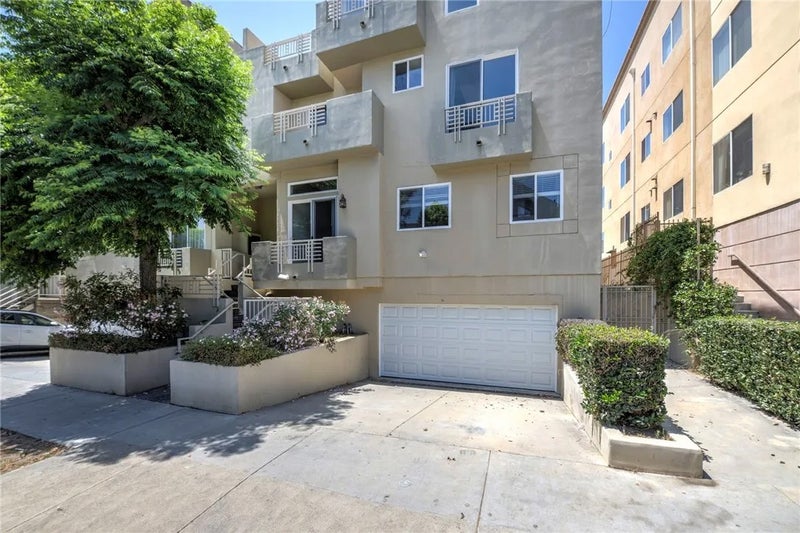 2125 S Bentley Ave 101