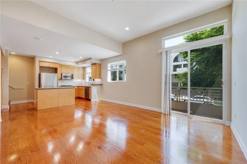 2125 S Bentley Ave 101