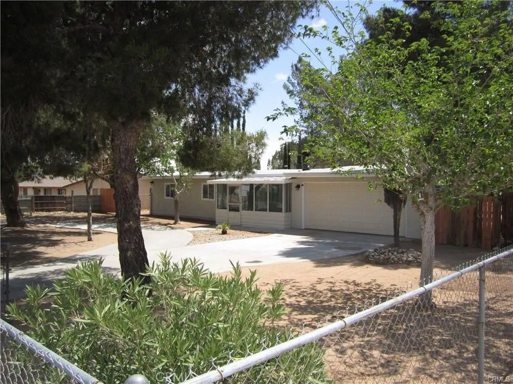 Photo of 9341 Buckthorn Ave, Hesperia, CA 92345 (MLS # IV25276116)