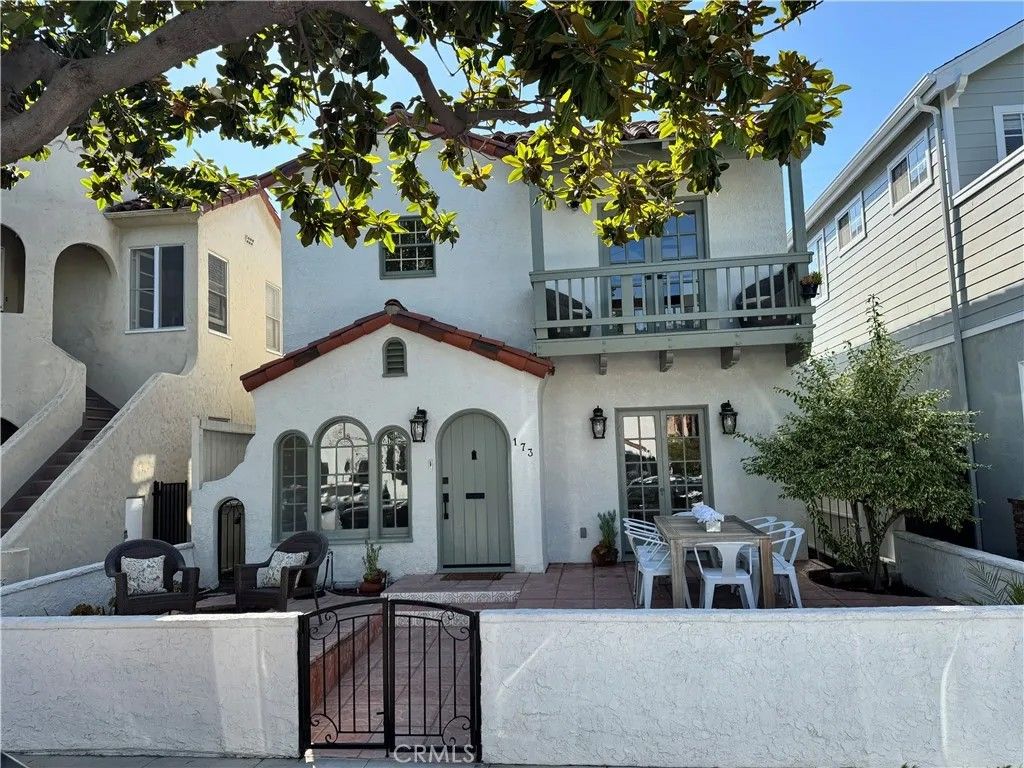 Photo of 173 Glendora Avenue, Long Beach, CA 90803 (MLS # PW25277534)