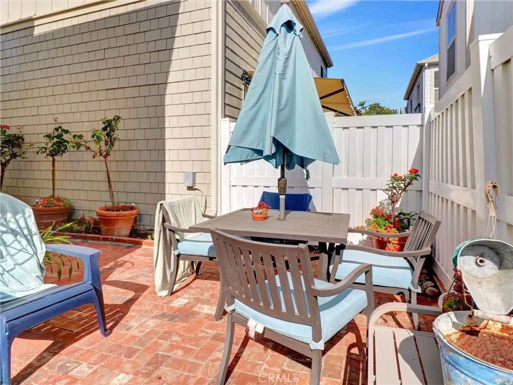 Photo of 1800 S Pacific Coast Ave, Redondo Beach, CA 90277 (MLS # SB26059008)