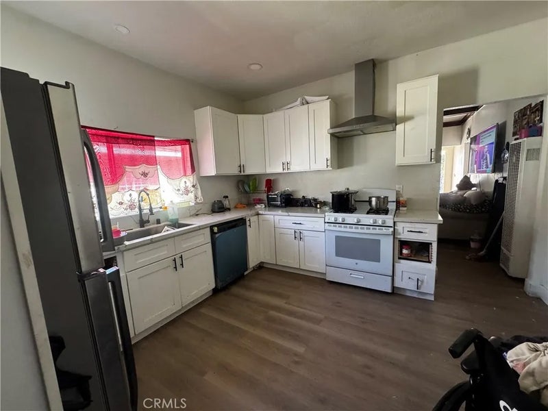 281 E 48th Street