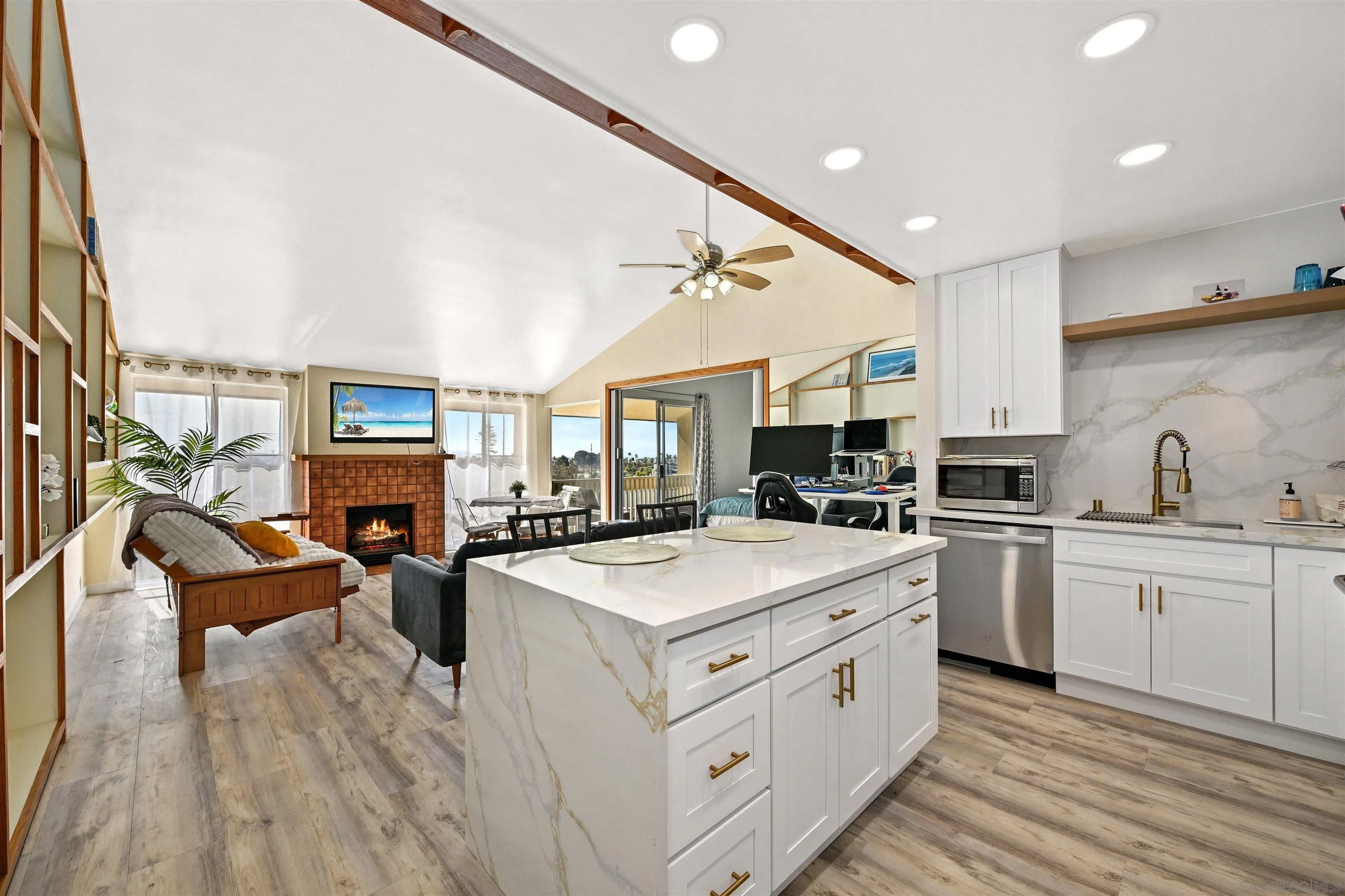 1855 Diamond St 5-327