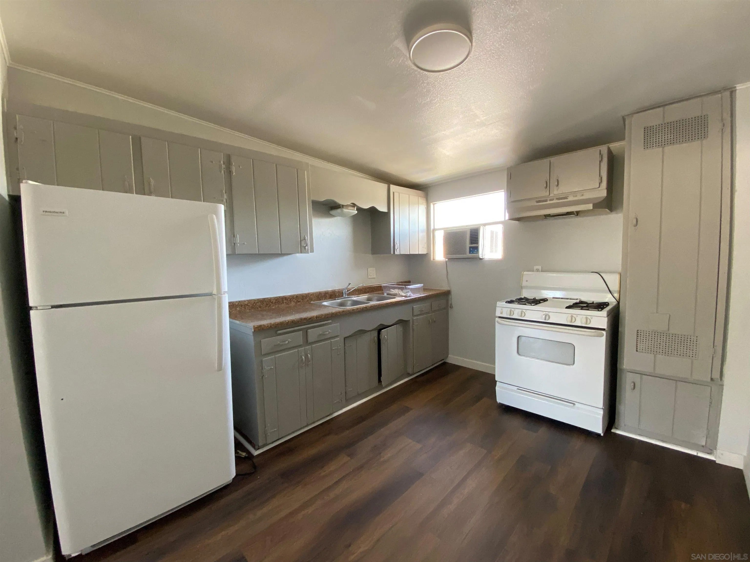 532 N 1st St I