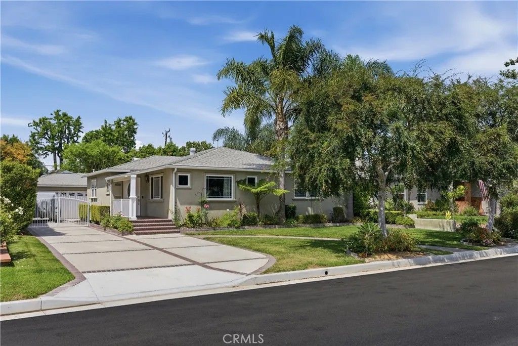 Photo of 4357 Sunfield Ave, Long Beach, CA 90808 (MLS # OC26081814)