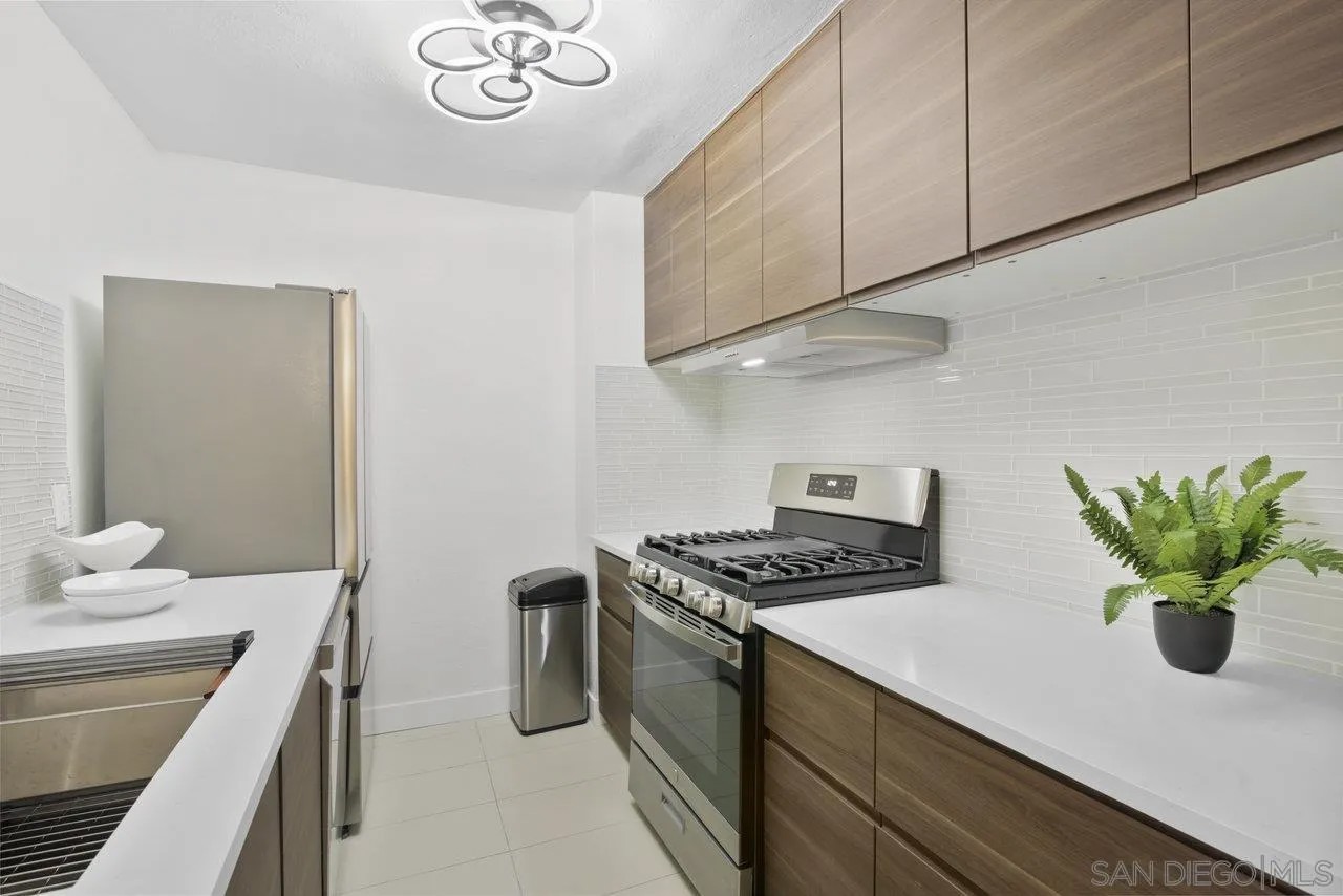 1621 Hotel Cir S E114