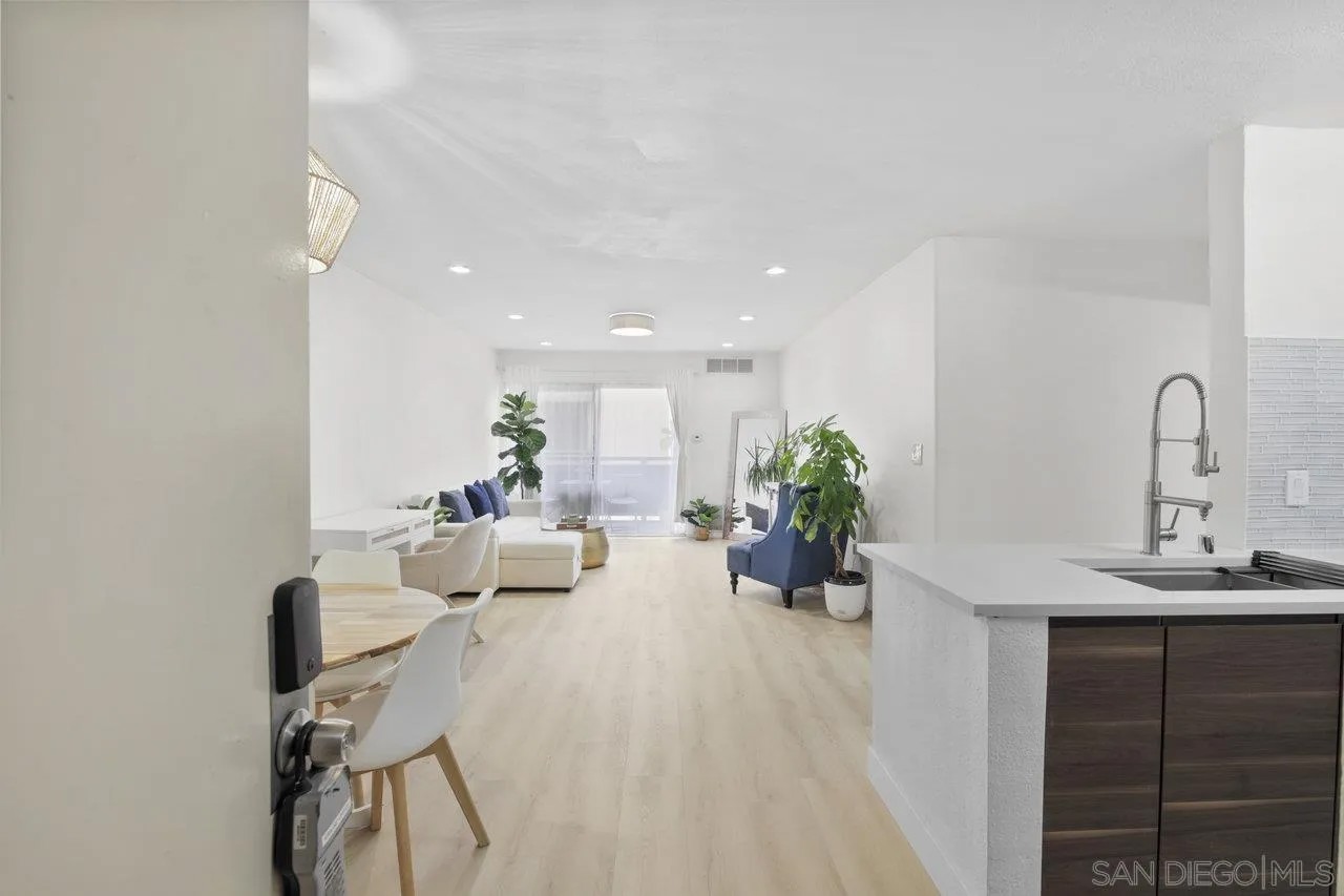 1621 Hotel Cir S E114