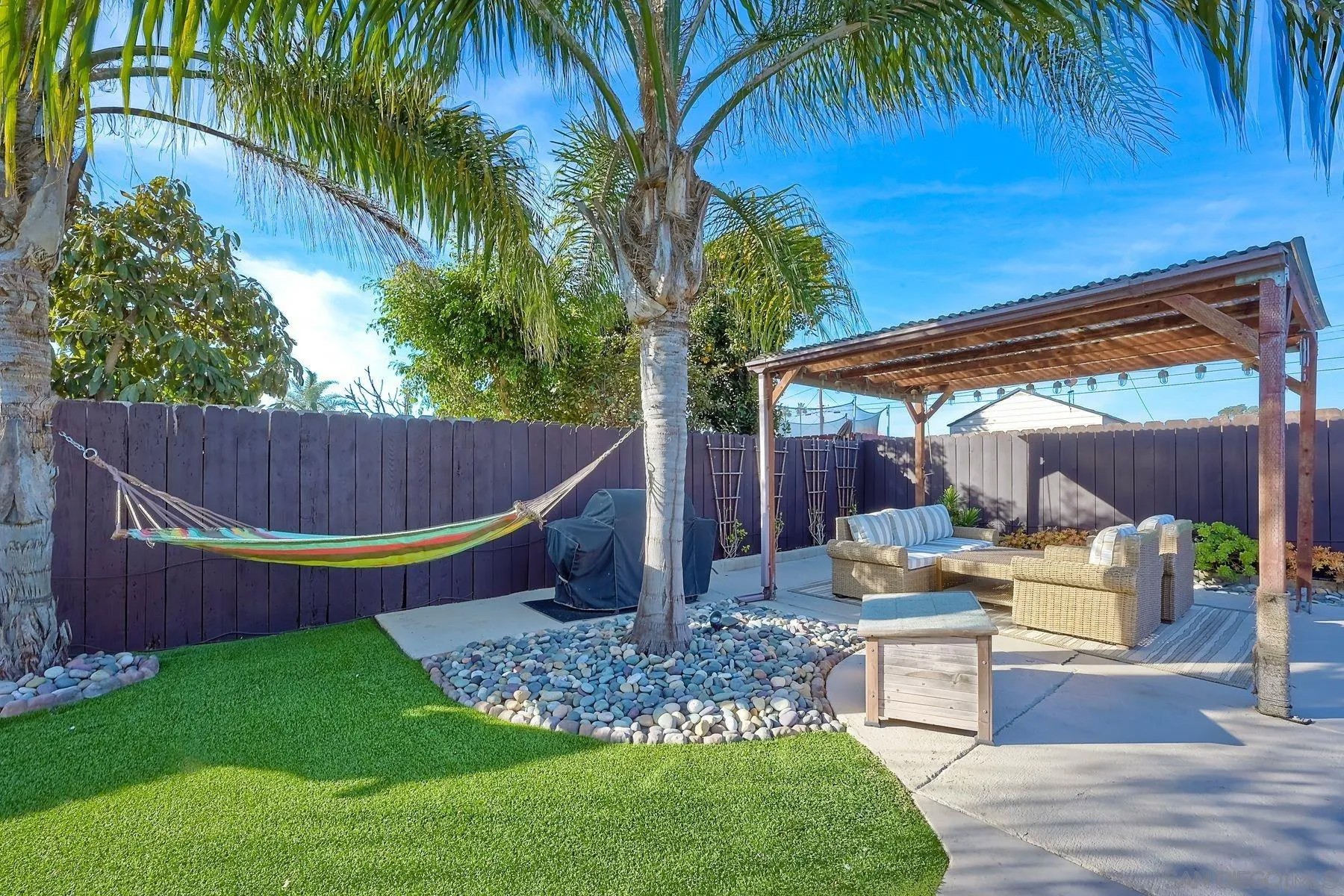 1122 Iris Ave