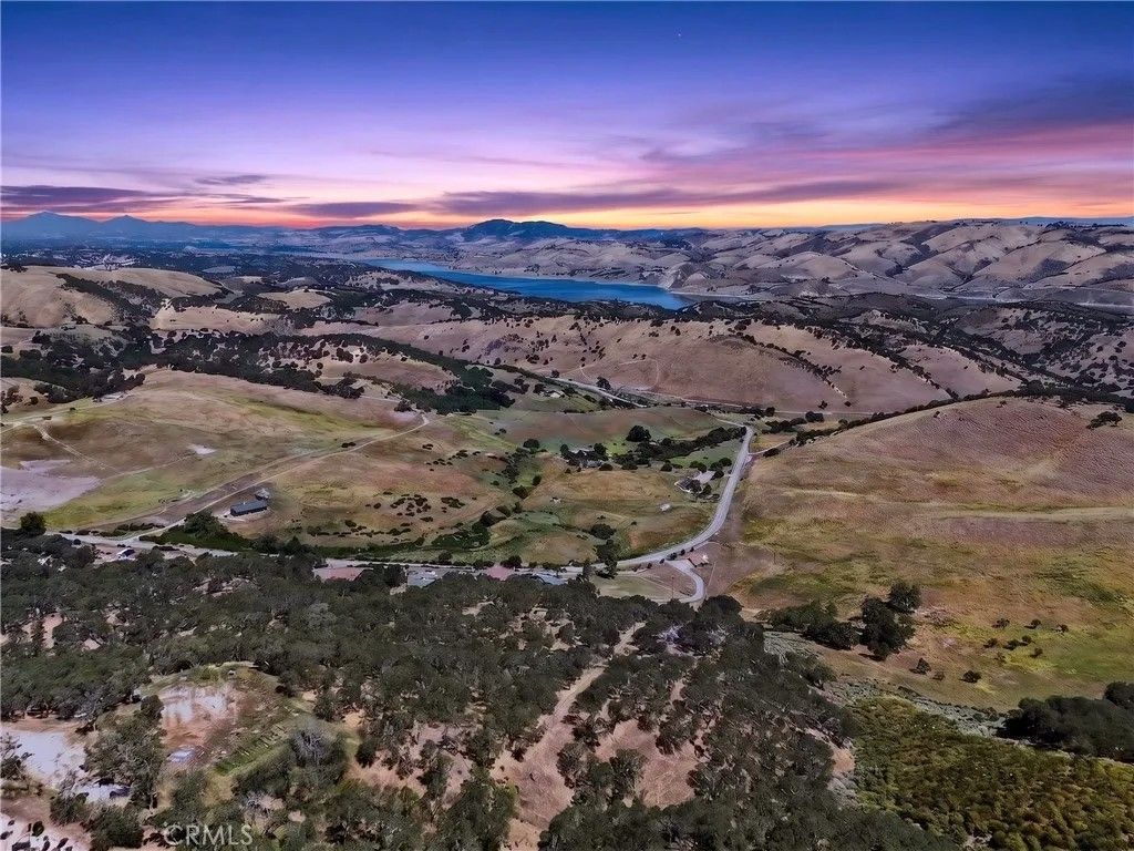 Photo of 4575 Interlake Rd, Bradley, CA 93426 (MLS # NS26104232)