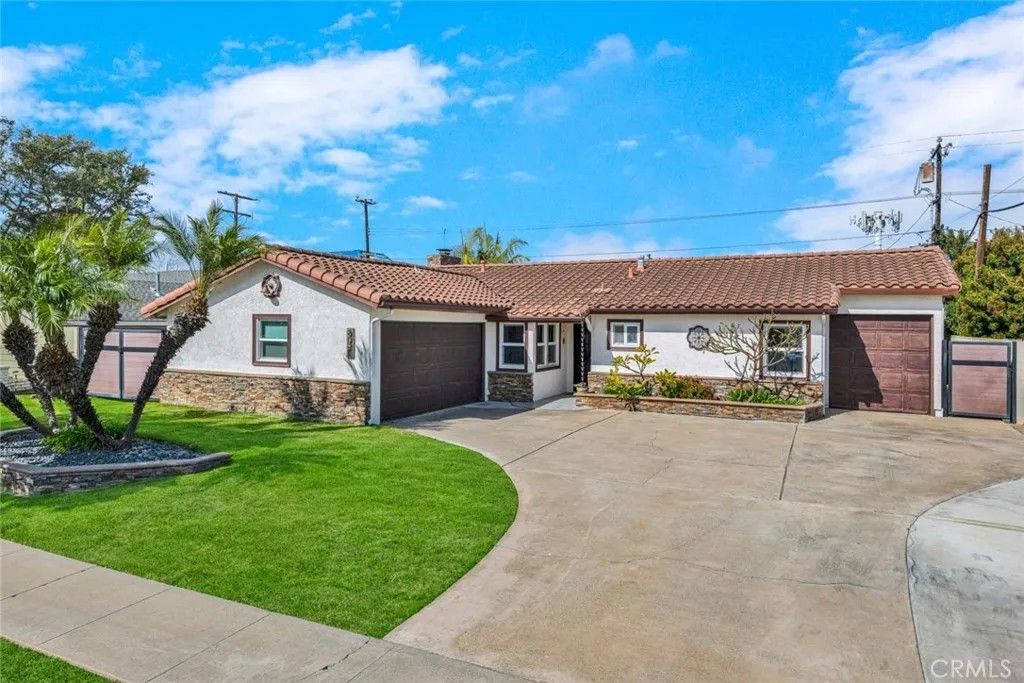 Photo of 8021 Sterling Dr, Huntington Beach, CA 92646 (MLS # OC25276184)