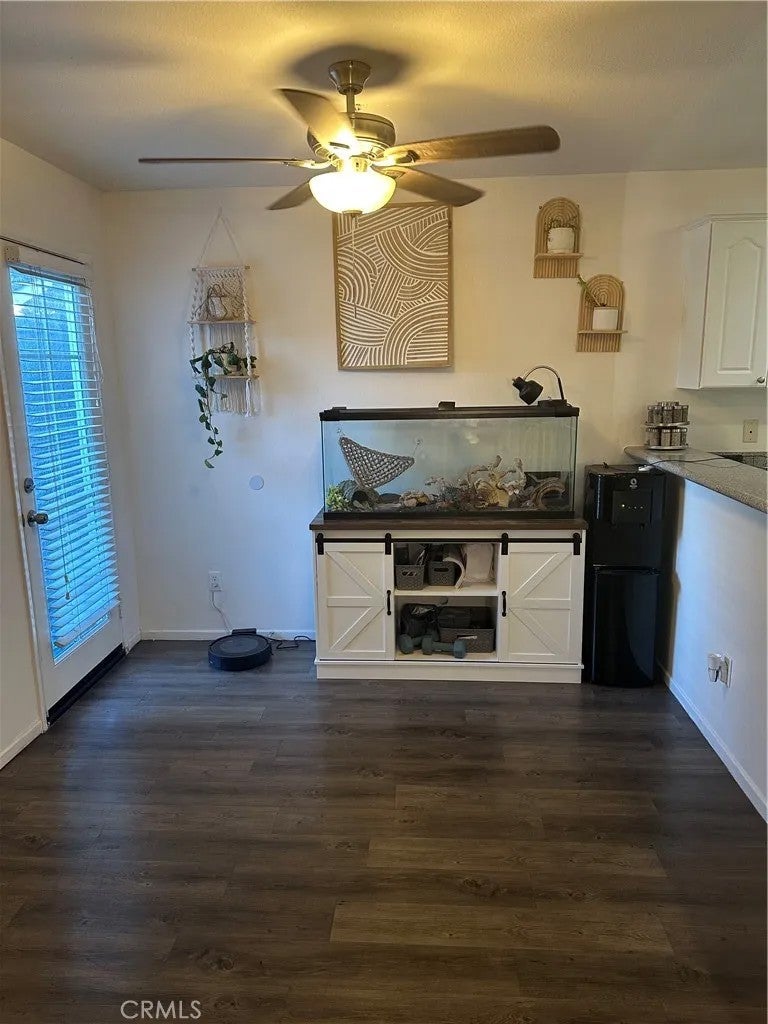 220 W Walnut B