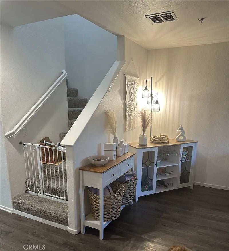 220 W Walnut B