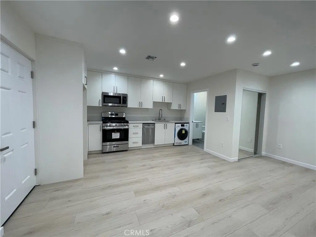 Photo of 1206 E Harvard Street #E, Glendale, CA 91205 (MLS # GD26067713)