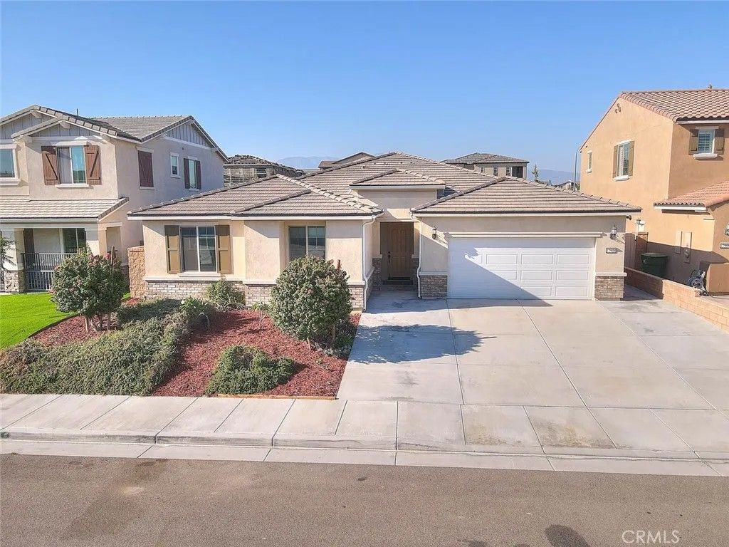 Photo of 12914 Shorthorn Dr, Eastvale, CA 92880 (MLS # TR26000490)