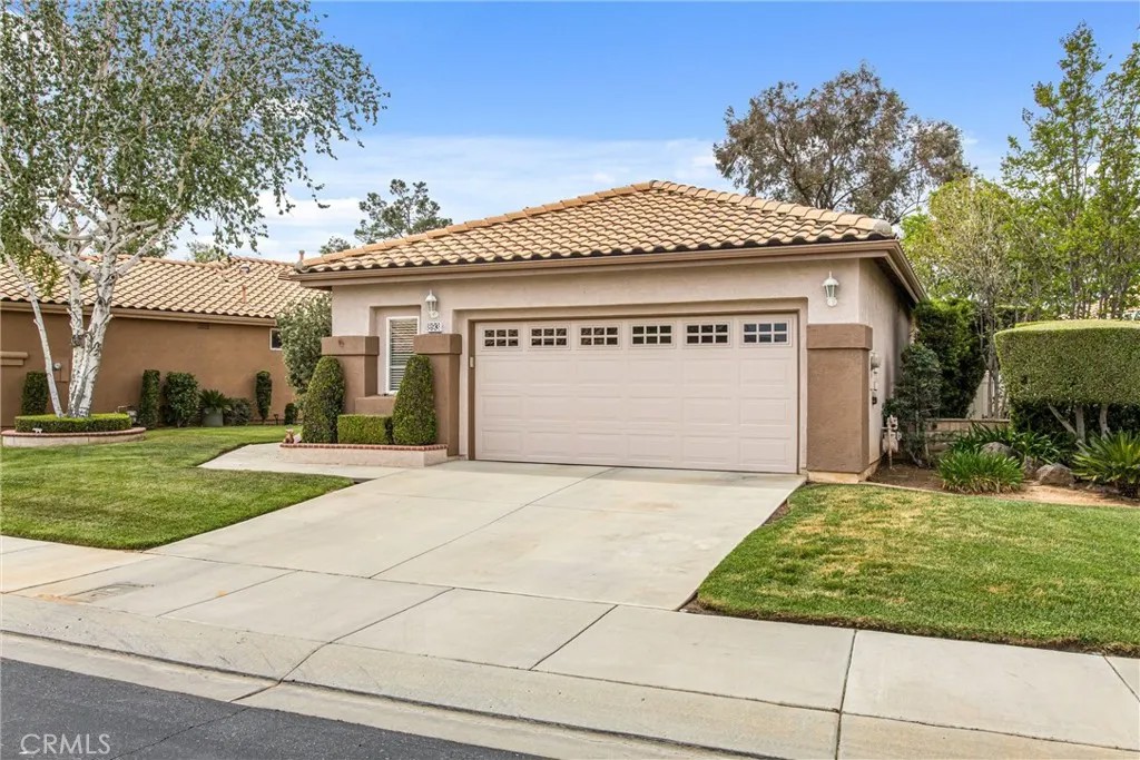 893 Twin Hills