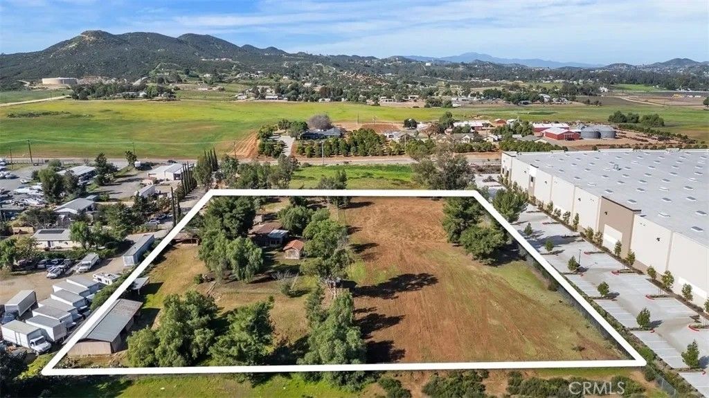 Photo of 33780 Zeiders Rd, Menifee, CA 92584 (MLS # IG26032370)