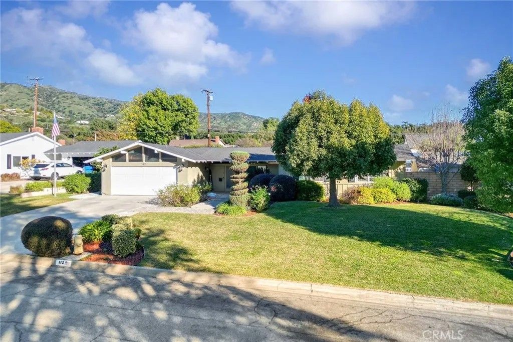 Photo of 112 S Hacienda Ave, Glendora, CA 91741 (MLS # CV26021888)