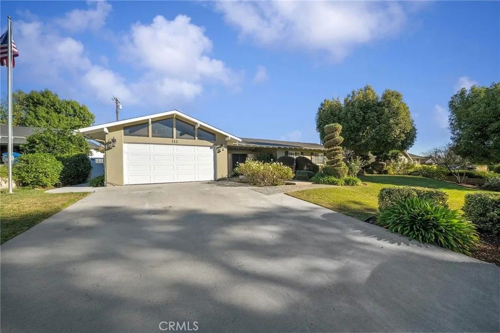 Photo of 112 S Hacienda Ave, Glendora, CA 91741 (MLS # CV26021888)