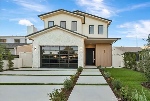 Photo of 4825 Forman Avenue, North Hollywood, CA 91601 (MLS # SR26009370)