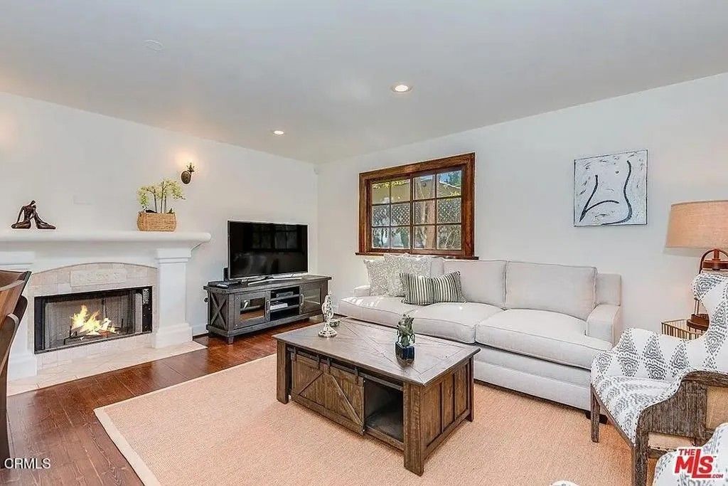 Photo of 835 N Sycamore Avenue, Los Angeles, CA 90038 (MLS # P1-25869)