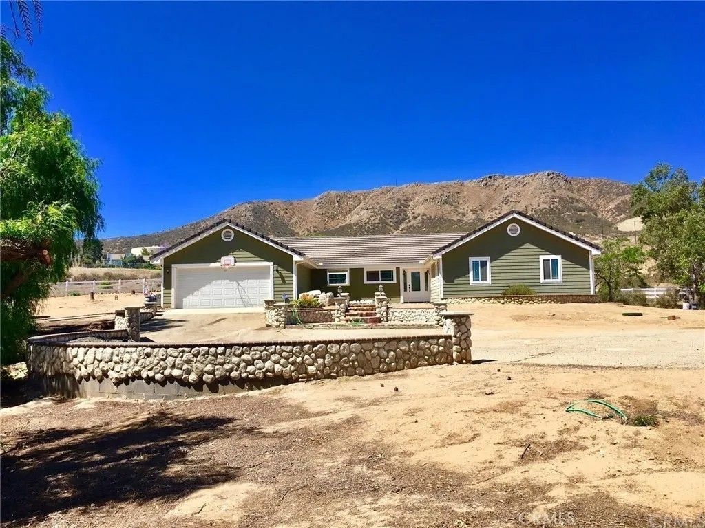 Photo of 23435 Rolling Meadows, Lake Mathews, CA 92570 (MLS # IV25268886)