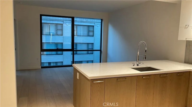 400 S Broadway 913