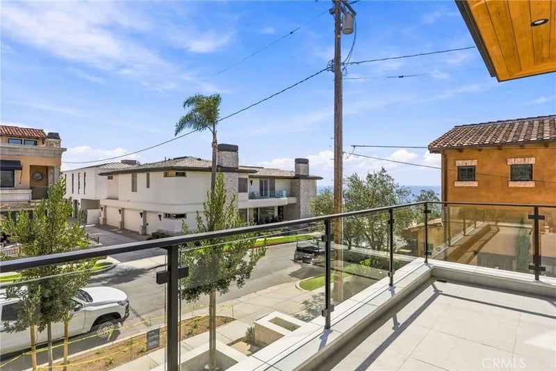 209 Narcissus Avenue