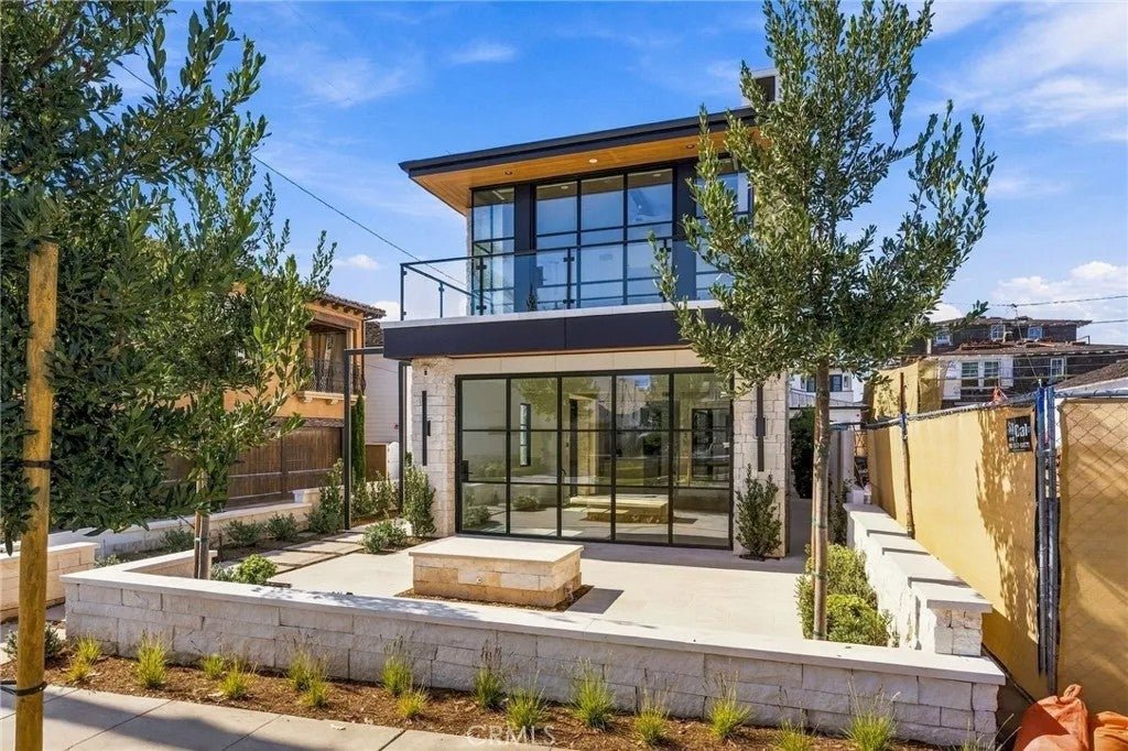 209 Narcissus Avenue