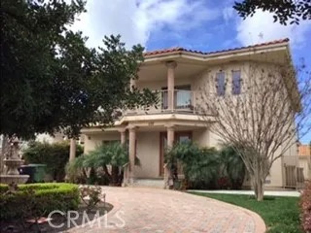 Photo of 1137 N Banning Boulevard, Wilmington, CA 90744 (MLS # DW26006625)