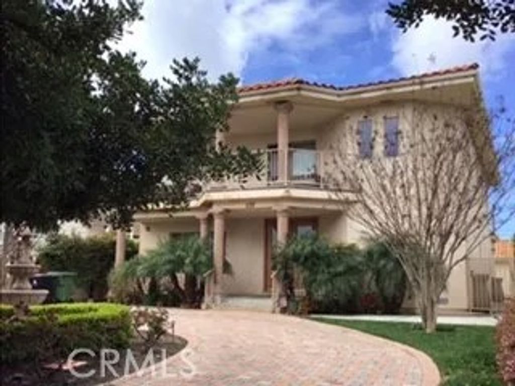 Photo of 1137 N Banning Boulevard, Wilmington, CA 90744 (MLS # DW26006625)