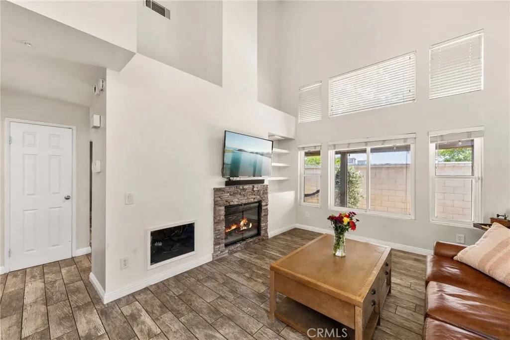 13707 Sunrise Street