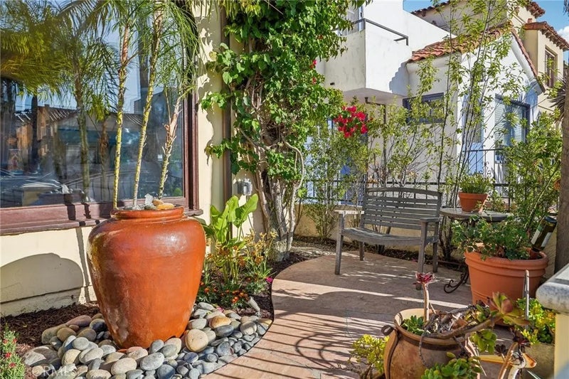 112 Santa Ana Avenue