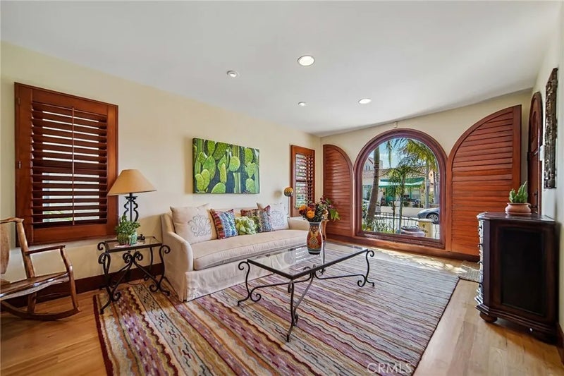 112 Santa Ana Avenue