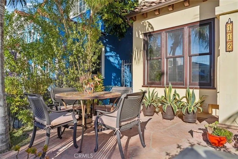 112 Santa Ana Avenue