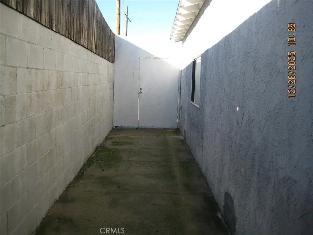 Photo of 22354 Dolorosa, Woodland Hills, CA 91367 (MLS # SR25280865)