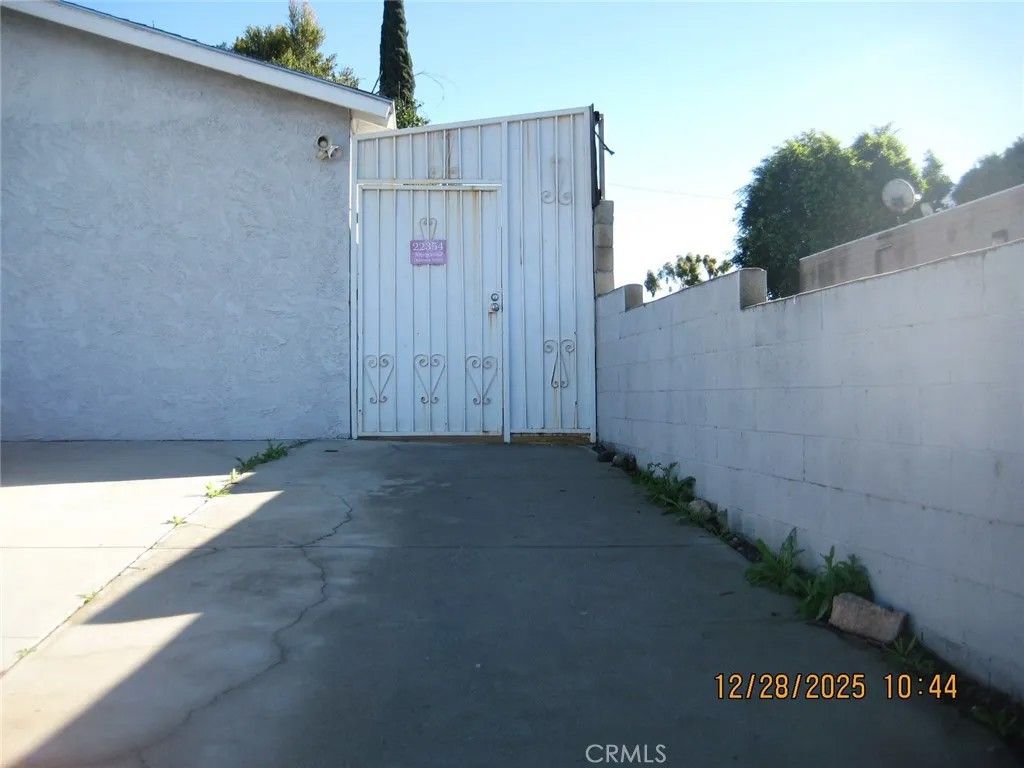 Photo of 22354 Dolorosa, Woodland Hills, CA 91367 (MLS # SR25280865)