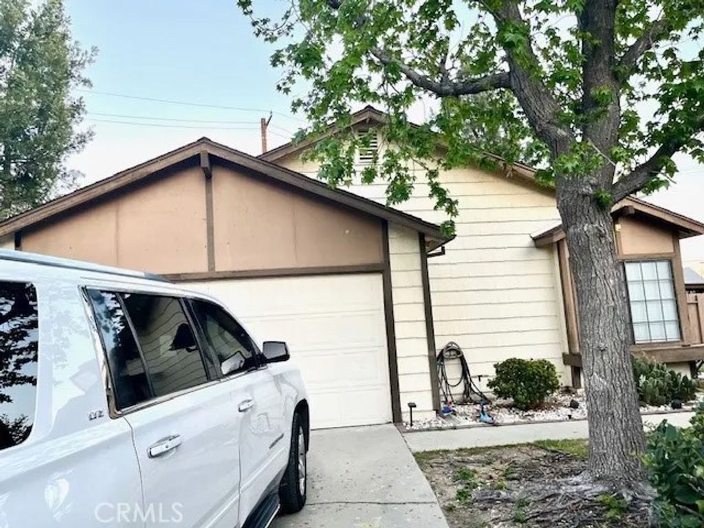 Photo of 13930 Olive Grove, Sylmar, CA 91342 (MLS # SR26063986)