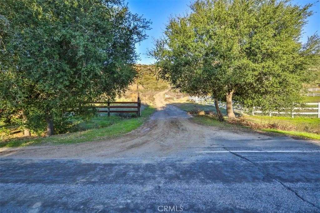 Photo of 0 Avenida La Cresta, Murrieta, CA 92562 (MLS # ND25226951)