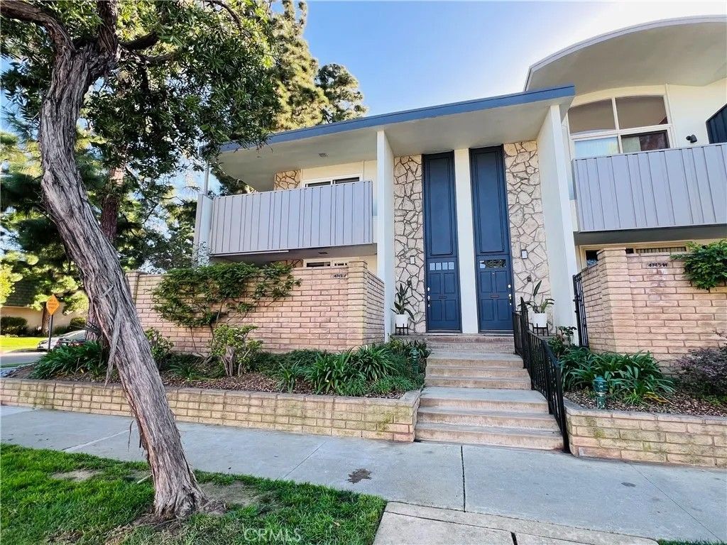 Photo of 4745 La Villa Marina #J, Marina Del Rey, CA 90292 (MLS # SR26080710)