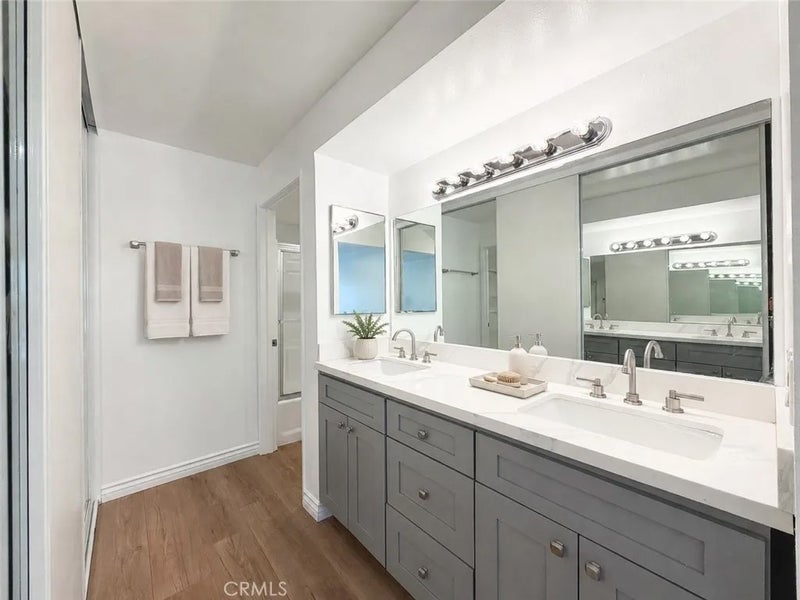 21500 Burbank 328